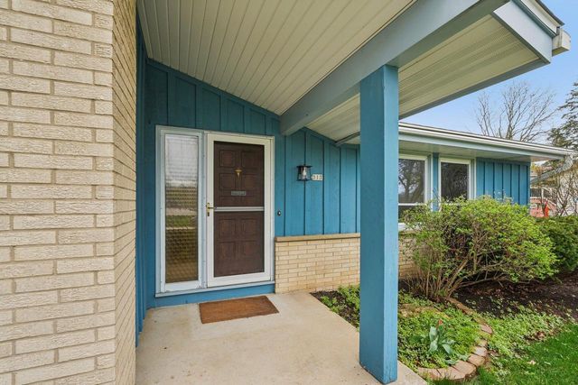 313 S University DRIVE, Waukesha, WI 53188