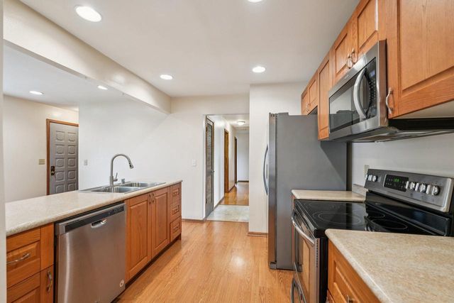 313 S University DRIVE, Waukesha, WI 53188
