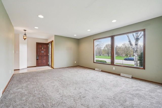 313 S University DRIVE, Waukesha, WI 53188