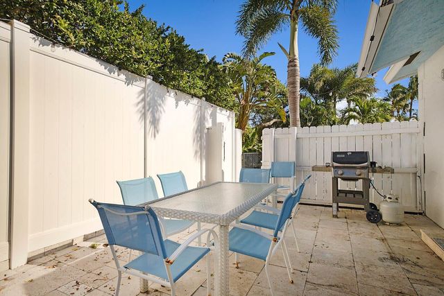338 NE 7th Avenue A, Delray Beach, FL 33483