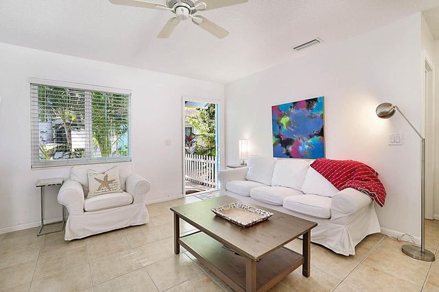 338 NE 7th Avenue A, Delray Beach, FL 33483
