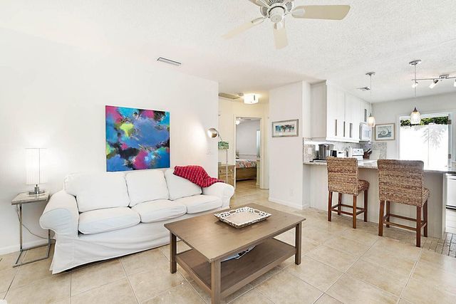 338 NE 7th Avenue A, Delray Beach, FL 33483