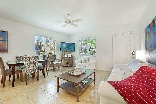 338 NE 7th Avenue A, Delray Beach, FL 33483
