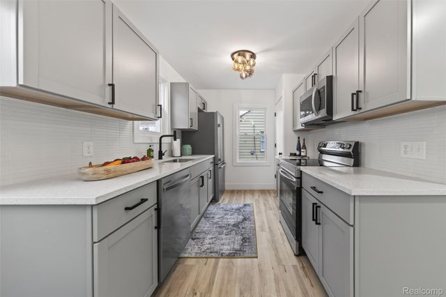 384 E Chesterfield Street, Ferndale, MI 48220