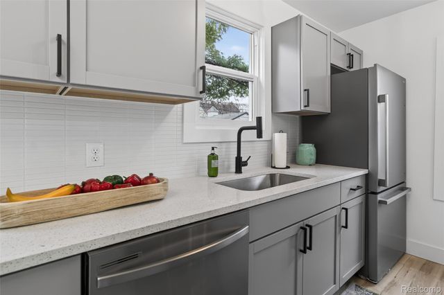 384 E Chesterfield Street, Ferndale, MI 48220