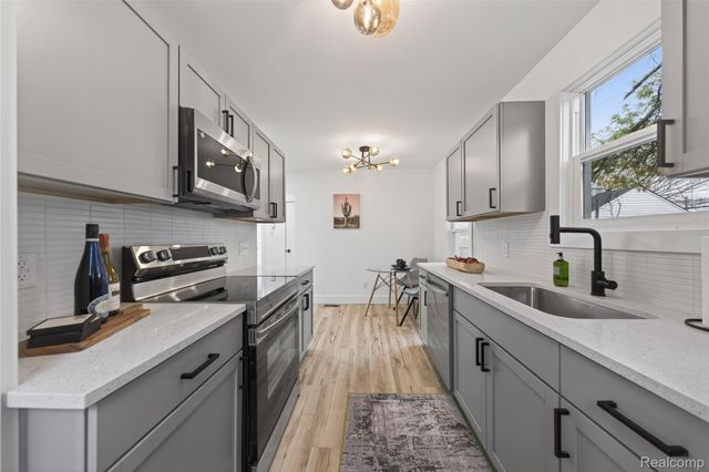 384 E Chesterfield Street, Ferndale, MI 48220