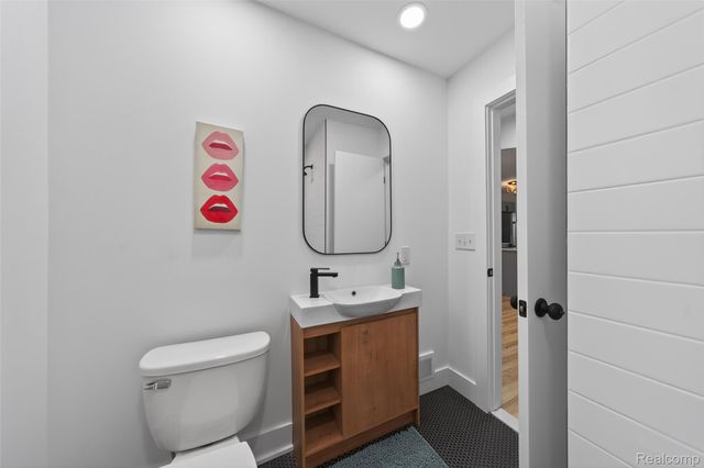 384 E Chesterfield Street, Ferndale, MI 48220