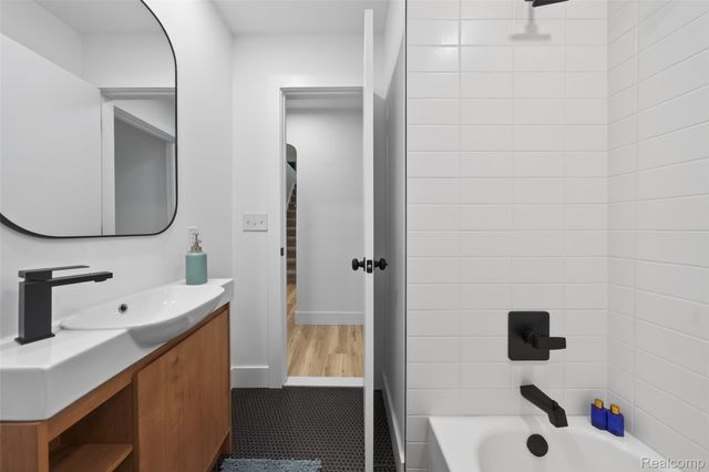 384 E Chesterfield Street, Ferndale, MI 48220