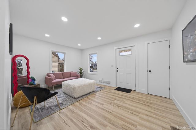 384 E Chesterfield Street, Ferndale, MI 48220