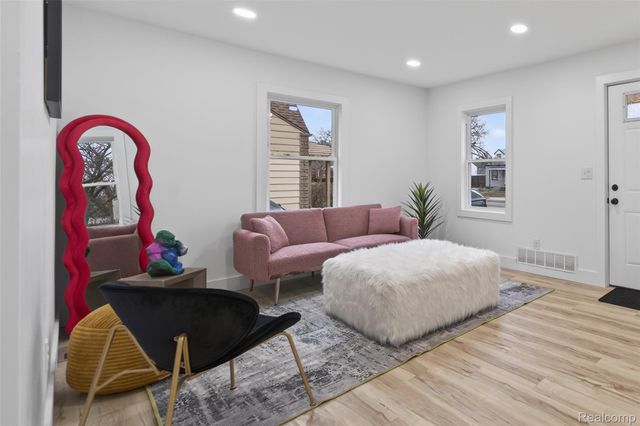 384 E Chesterfield Street, Ferndale, MI 48220