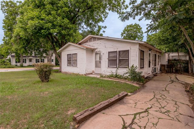 1312 16th Street, Huntsville, TX 77340