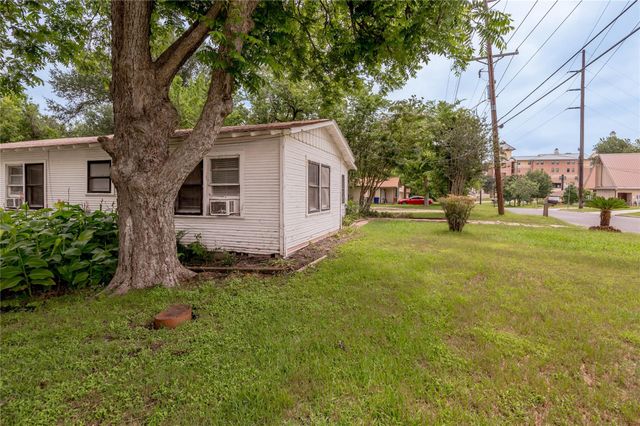 1312 16th Street, Huntsville, TX 77340
