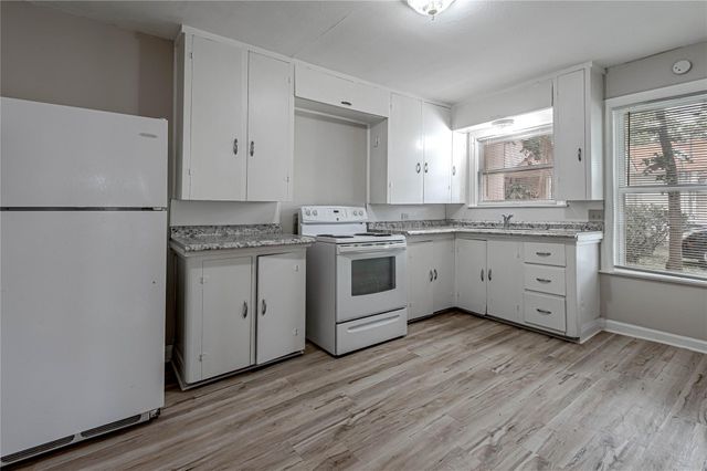 1312 16th Street, Huntsville, TX 77340