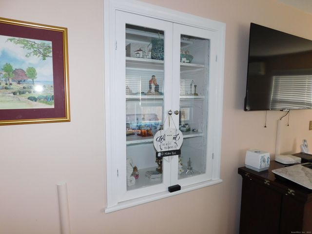 6 Anita Avenue, Waterford, CT 06385