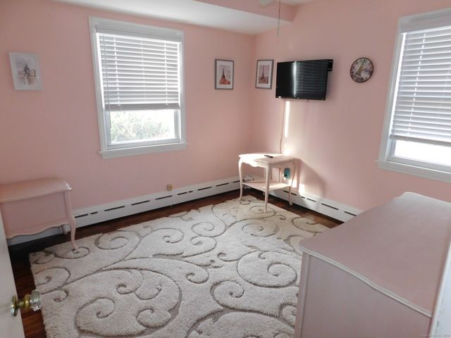 6 Anita Avenue, Waterford, CT 06385