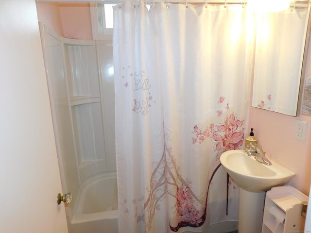 6 Anita Avenue, Waterford, CT 06385