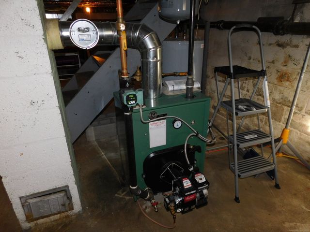 6 Anita Avenue, Waterford, CT 06385