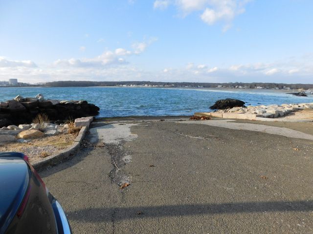 6 Anita Avenue, Waterford, CT 06385