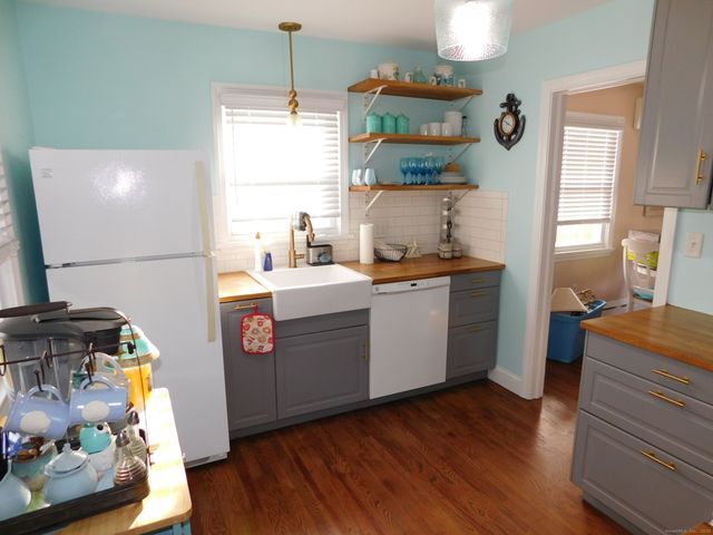 6 Anita Avenue, Waterford, CT 06385