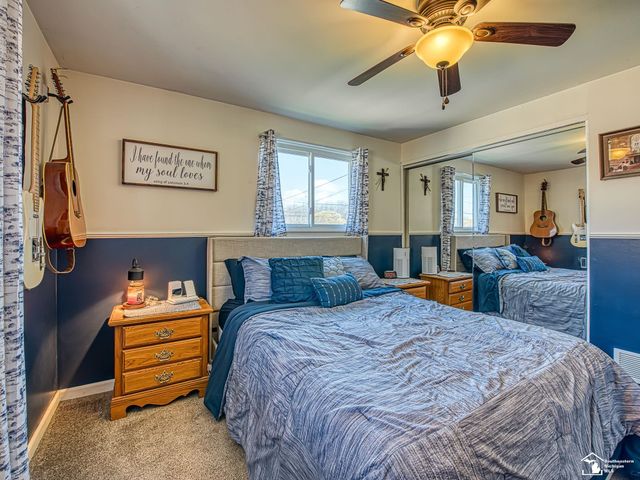 22244 Candace Drive, Rockwood, MI 48173