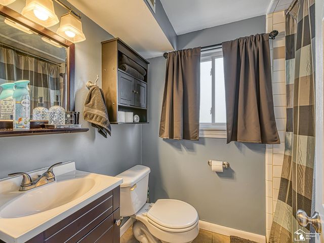 22244 Candace Drive, Rockwood, MI 48173