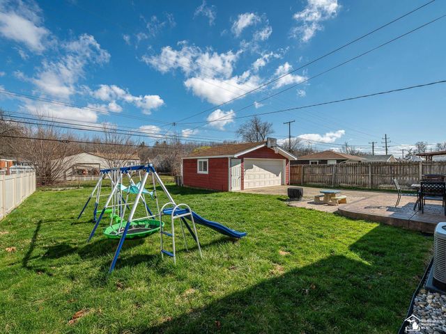 22244 Candace Drive, Rockwood, MI 48173