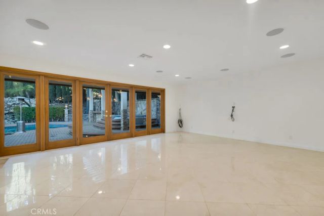 4446 Hayvenhurst Avenue, Encino, CA 91436