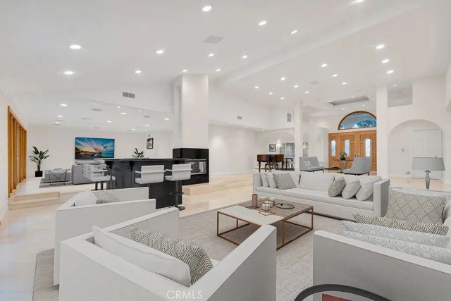 4446 Hayvenhurst Avenue, Encino, CA 91436