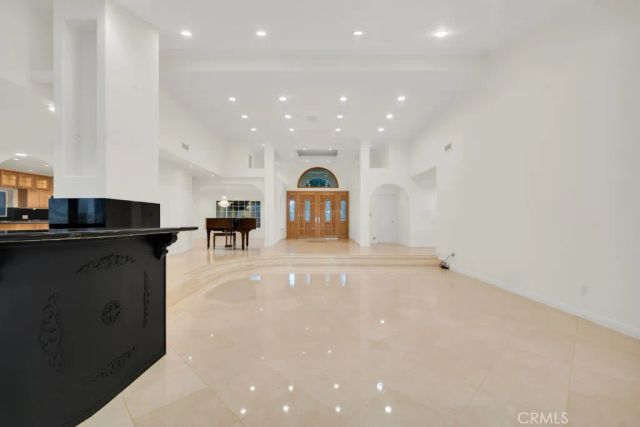 4446 Hayvenhurst Avenue, Encino, CA 91436