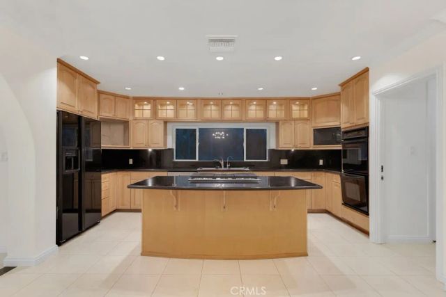 4446 Hayvenhurst Avenue, Encino, CA 91436