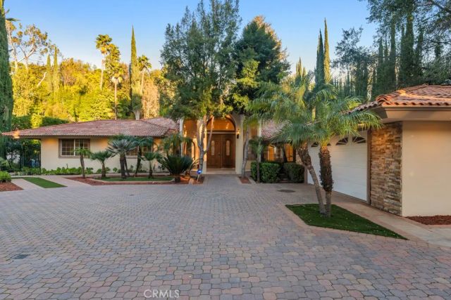 4446 Hayvenhurst Avenue, Encino, CA 91436