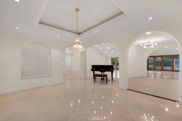 4446 Hayvenhurst Avenue, Encino, CA 91436