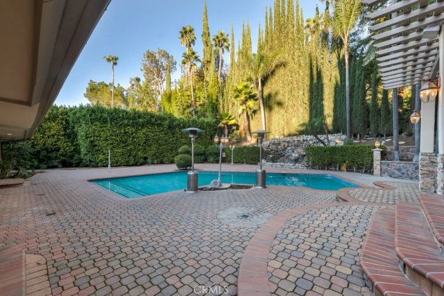 4446 Hayvenhurst Avenue, Encino, CA 91436