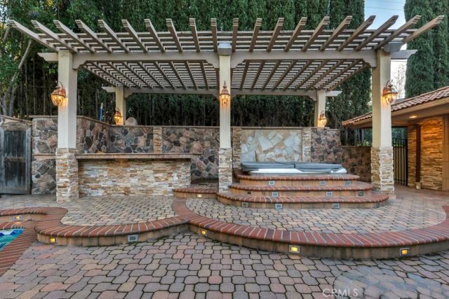 4446 Hayvenhurst Avenue, Encino, CA 91436