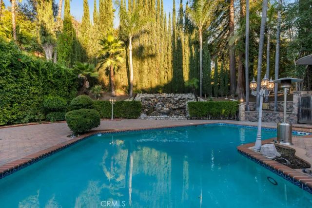 4446 Hayvenhurst Avenue, Encino, CA 91436