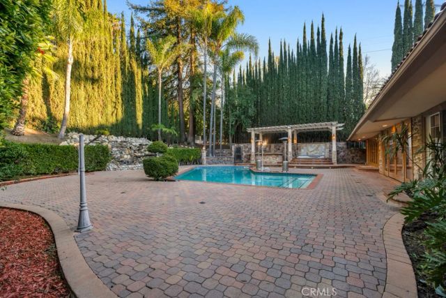 4446 Hayvenhurst Avenue, Encino, CA 91436