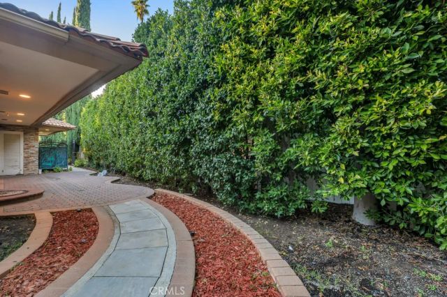 4446 Hayvenhurst Avenue, Encino, CA 91436