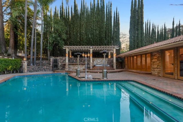 4446 Hayvenhurst Avenue, Encino, CA 91436