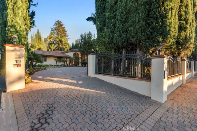 4446 Hayvenhurst Avenue, Encino, CA 91436