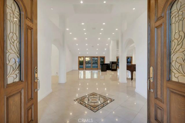 4446 Hayvenhurst Avenue, Encino, CA 91436