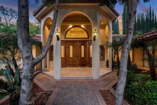 4446 Hayvenhurst Avenue, Encino, CA 91436