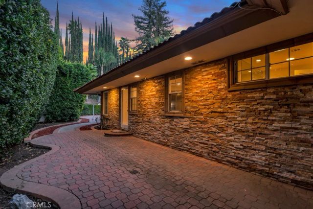 4446 Hayvenhurst Avenue, Encino, CA 91436