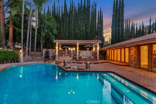 4446 Hayvenhurst Avenue, Encino, CA 91436