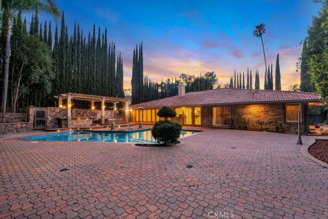 4446 Hayvenhurst Avenue, Encino, CA 91436