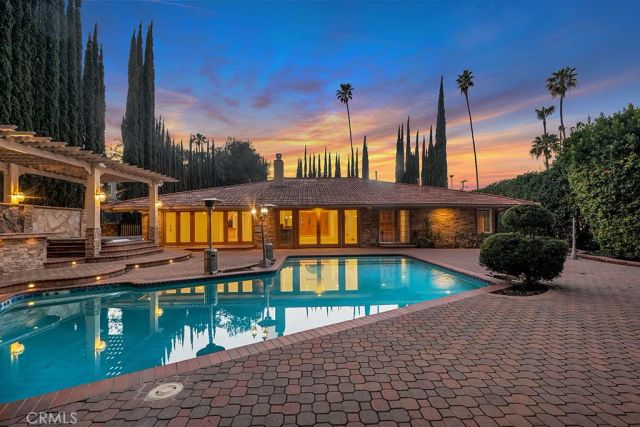 4446 Hayvenhurst Avenue, Encino, CA 91436