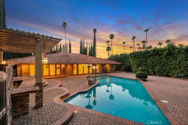 4446 Hayvenhurst Avenue, Encino, CA 91436