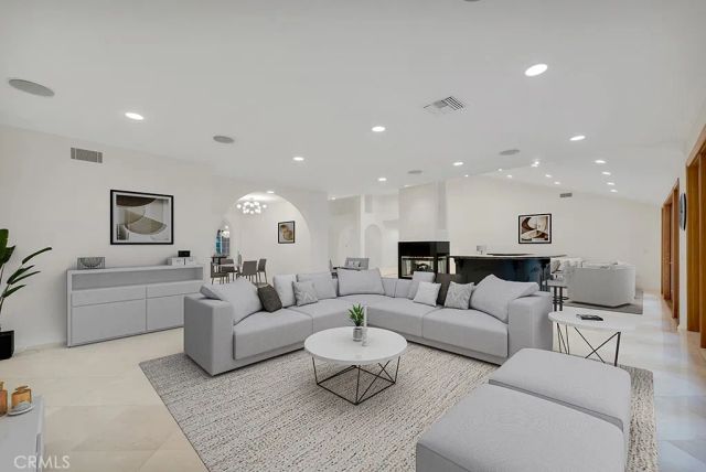 4446 Hayvenhurst Avenue, Encino, CA 91436