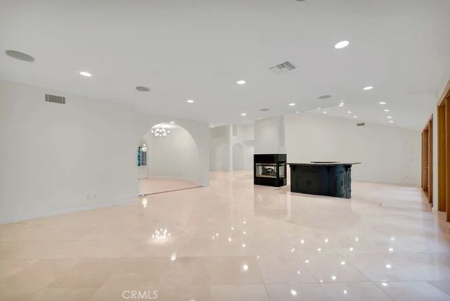 4446 Hayvenhurst Avenue, Encino, CA 91436