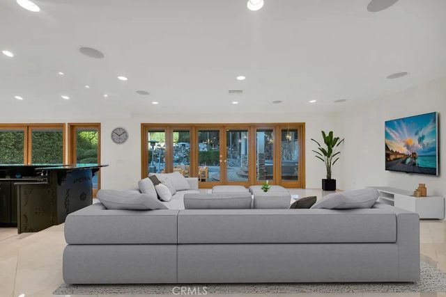 4446 Hayvenhurst Avenue, Encino, CA 91436