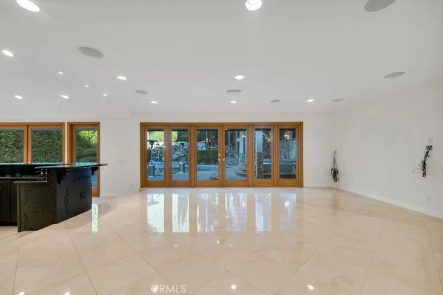 4446 Hayvenhurst Avenue, Encino, CA 91436